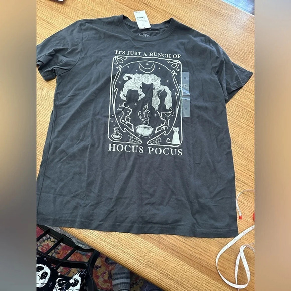 HOCUS POCUS NWT Disney Licensed resort, black washed, size medium - Picture 9 of 9